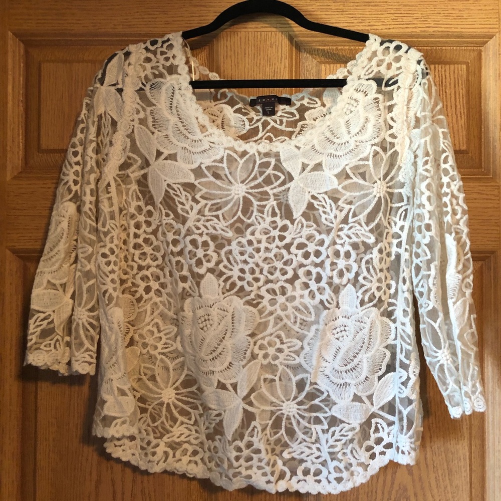 White lace top with long sleeves 🖤